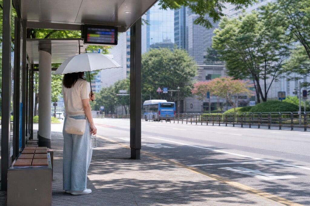 폭염 버스정류장 대기, 기다리는 시간을 줄이는 안전 루틴